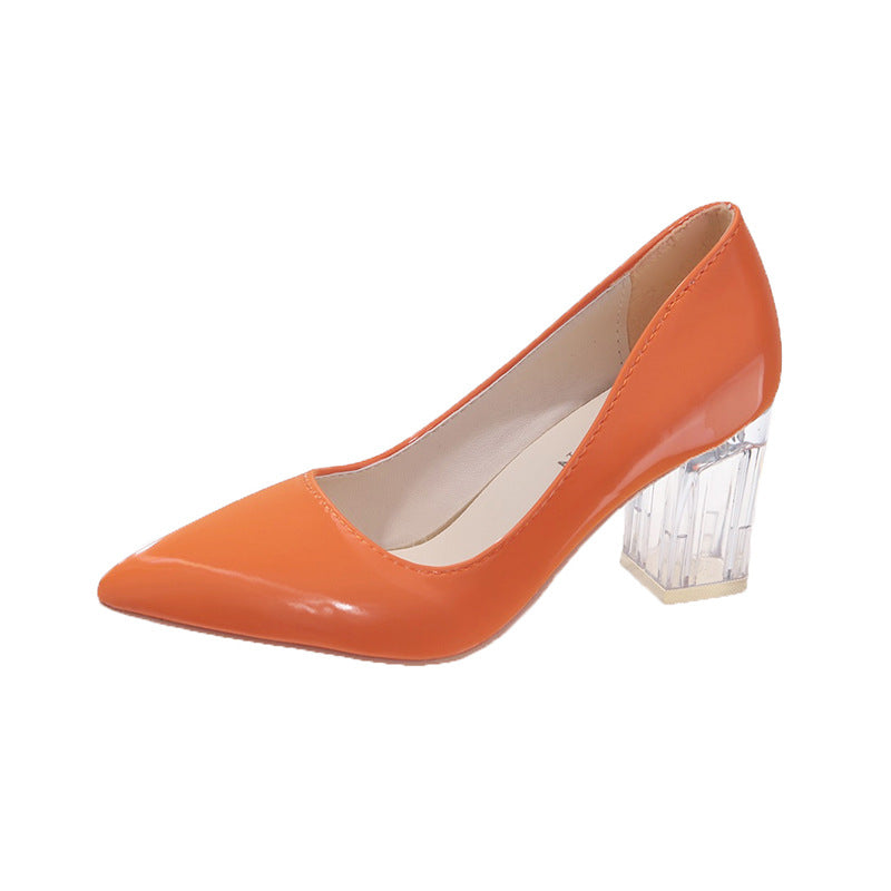 Dame klassiske pumps med transparent blokhæle og spidse frontkapper Stilla