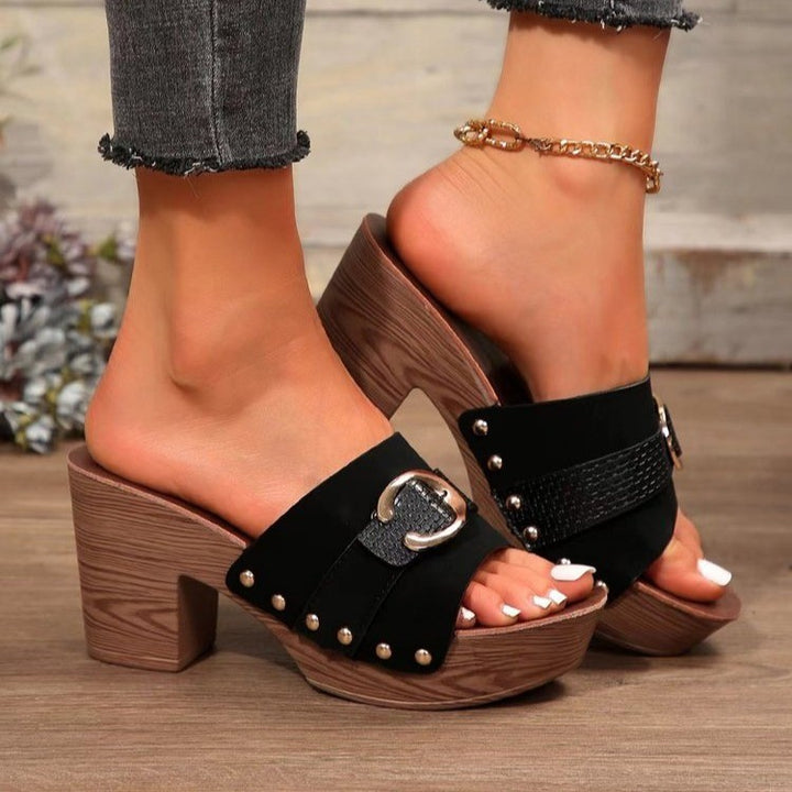 Dame Wedge-sandaler med moderigtige spænde-detalje og stilfuldt trædesign Stilla