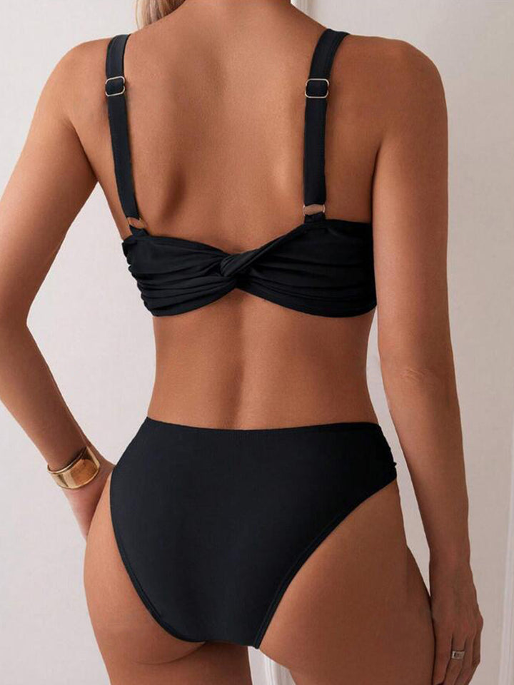 Dame Bikini-sæt med elegant knudedesign og gyldne accenter Stilla