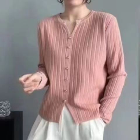 Dame elegant skjorte bluse med fine plisseringer og knapdetaljer Stilla