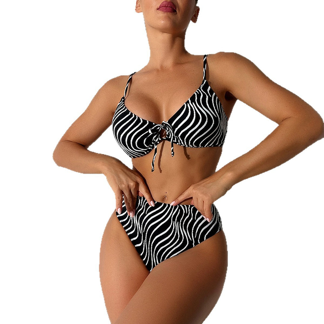 Dame bikini-sæt med elegant bølgemønster og justerbar top Stilla