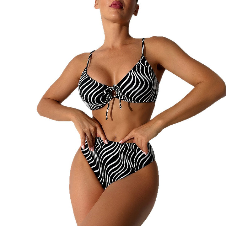 Dame bikini-sæt med elegant bølgemønster og justerbar top Stilla