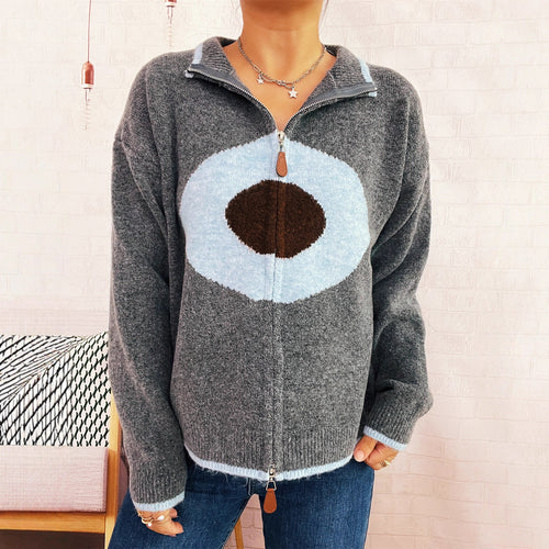 Kvinders hyggelige strikket sweater med lynlås og unikt design Stilla