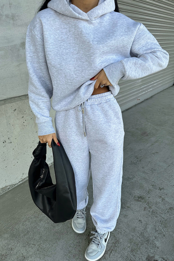 Dame behagelig og stilfuld sport-hoodie-kombination Stilla