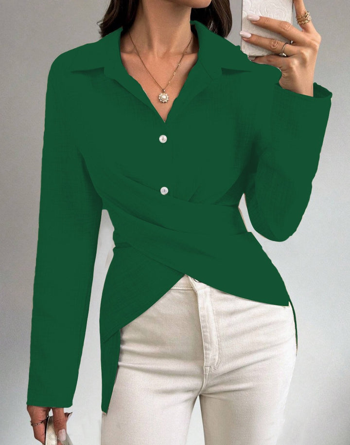 Dame indpakningsbluse med elegante knapdetaljer og fint struktureret stof Stilla