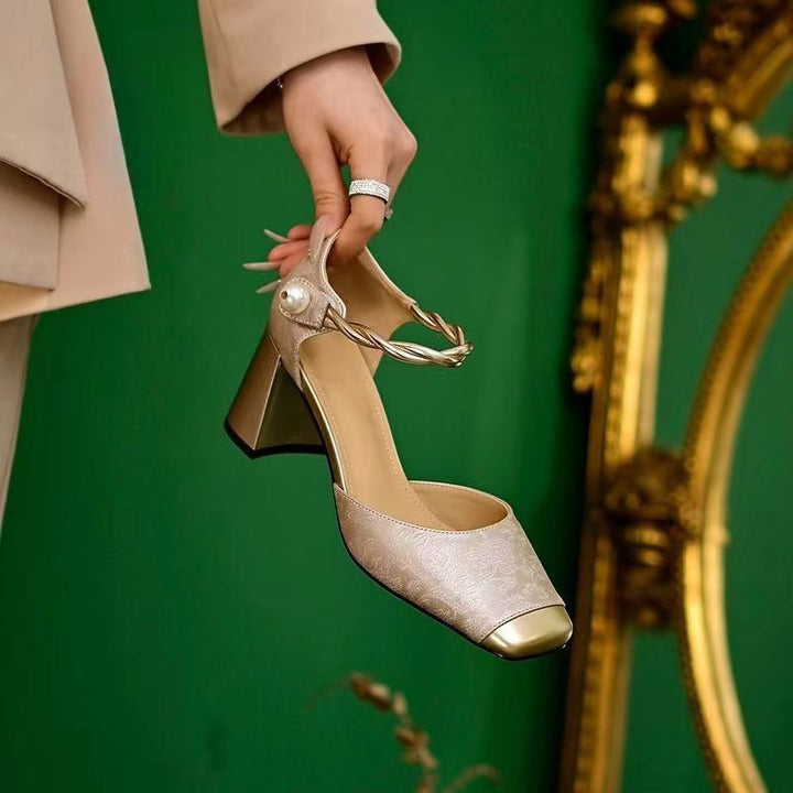 Damer nan elegante Slingback-pumps med kvadratisk tåform, Jacquard-overmateriale og snoet smykkestrop Skovae
