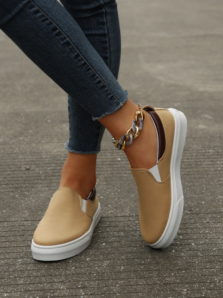 Dame Slip-On Sneakers lavet af højkvalitets overmateriale med elastiske indsatser Stilla