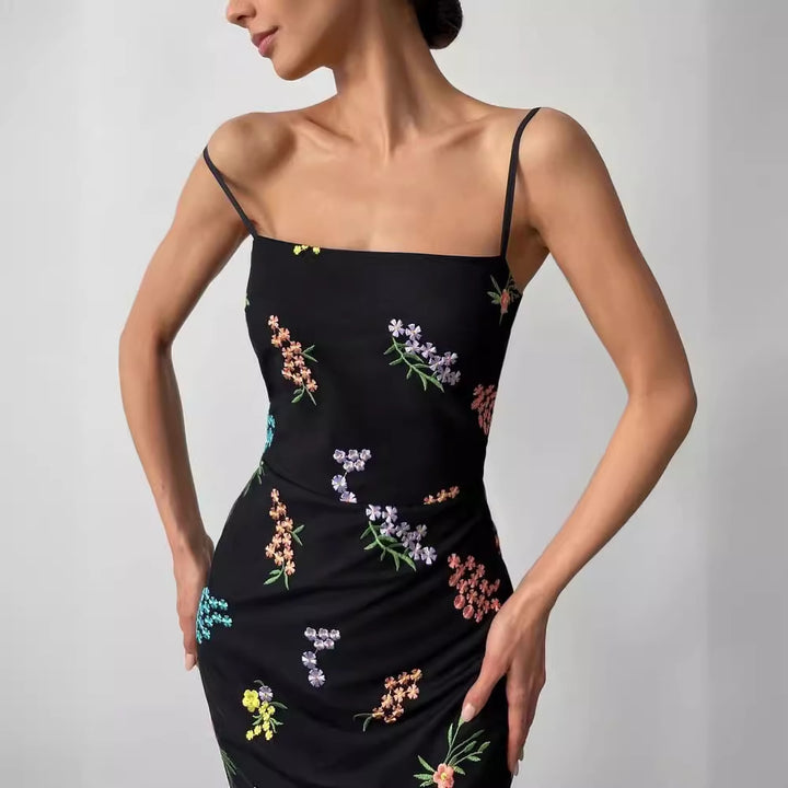 Damer maxikjole med floral håndbroderi og delikat stropdesignet Skovae
