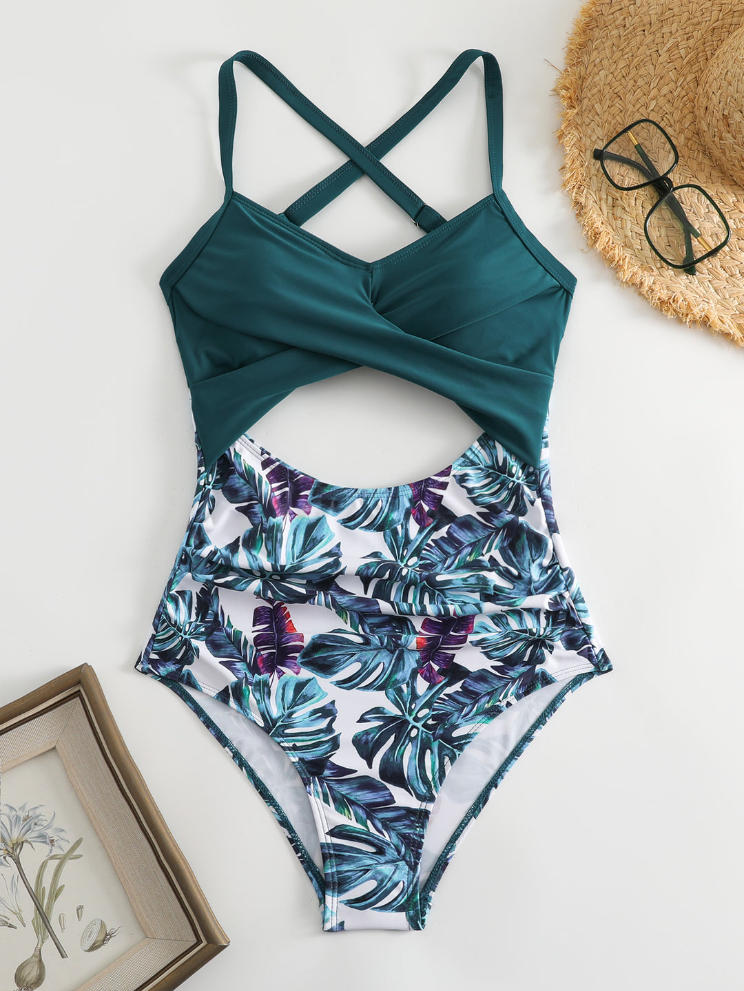 Dame ensamler-badeanstøtt med moderne twist-design og dyb cut-out Stilla