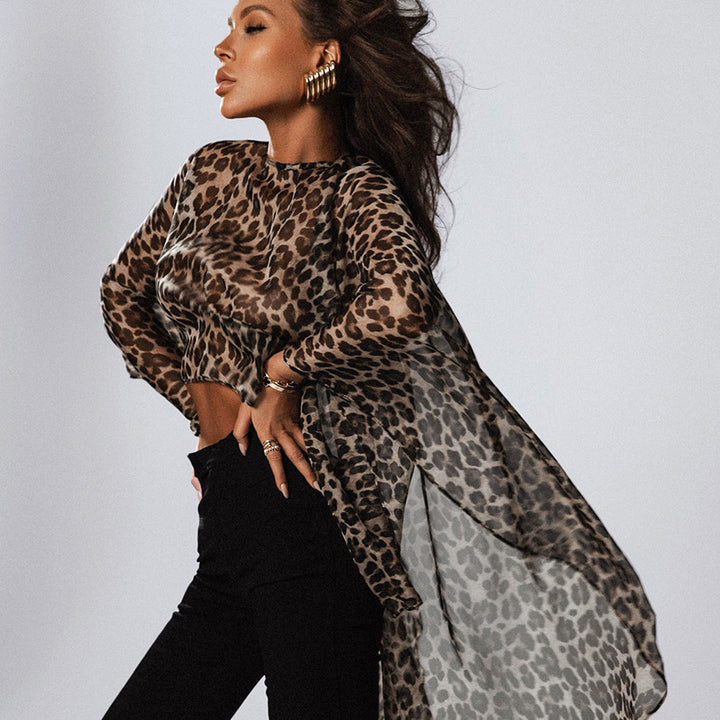 Dame chiffonbluse med asymmetrisk snit og leopardmønster Stilla