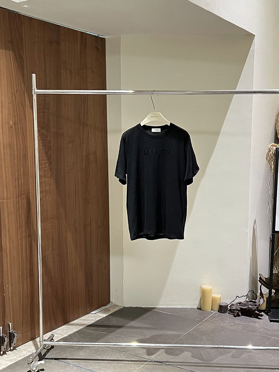 Dame T-shirt med moderne skrift og afslappet snit Stilla