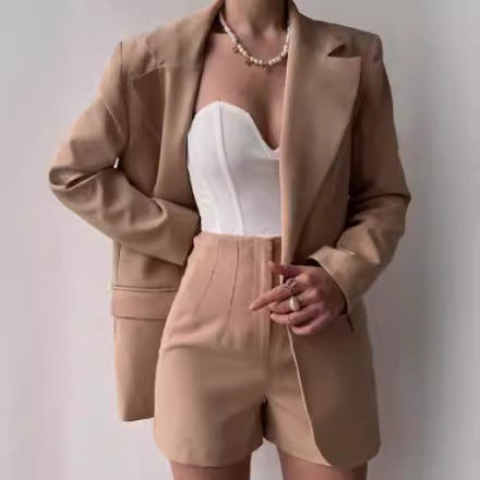 Dame blazer-sæt med ærmeløs top og shorts Stilla