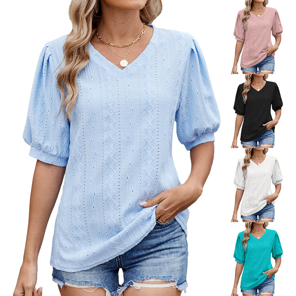 Damebluse med elegante puffærmer og fint hulmønster Skovae