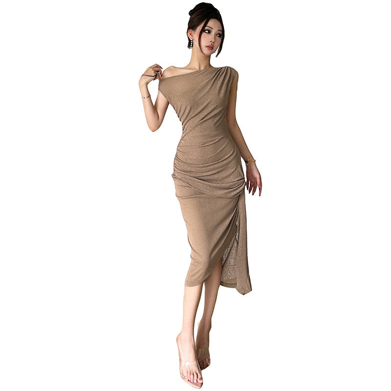 Dame asymmetrisk omslagskjole med elegant drapering og smal kant Stilla