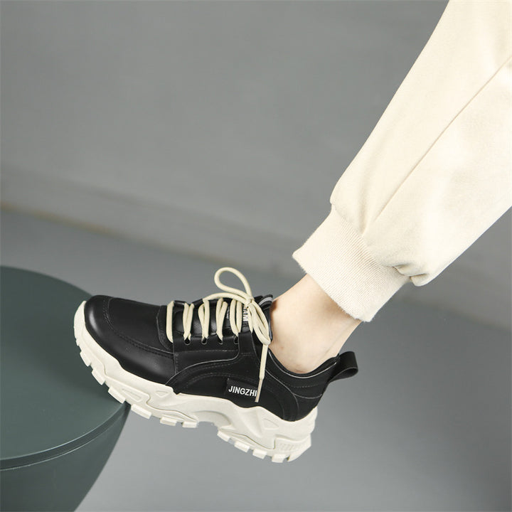 Dame Sneakers i sporty-elegant stil med robust overmateriale og skridsikker profilsåle Stilla
