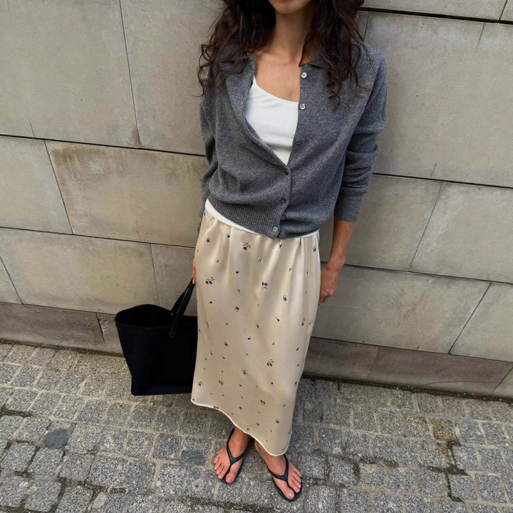 Dame cardigan med tidløst design og elegant knaplukning Stilla
