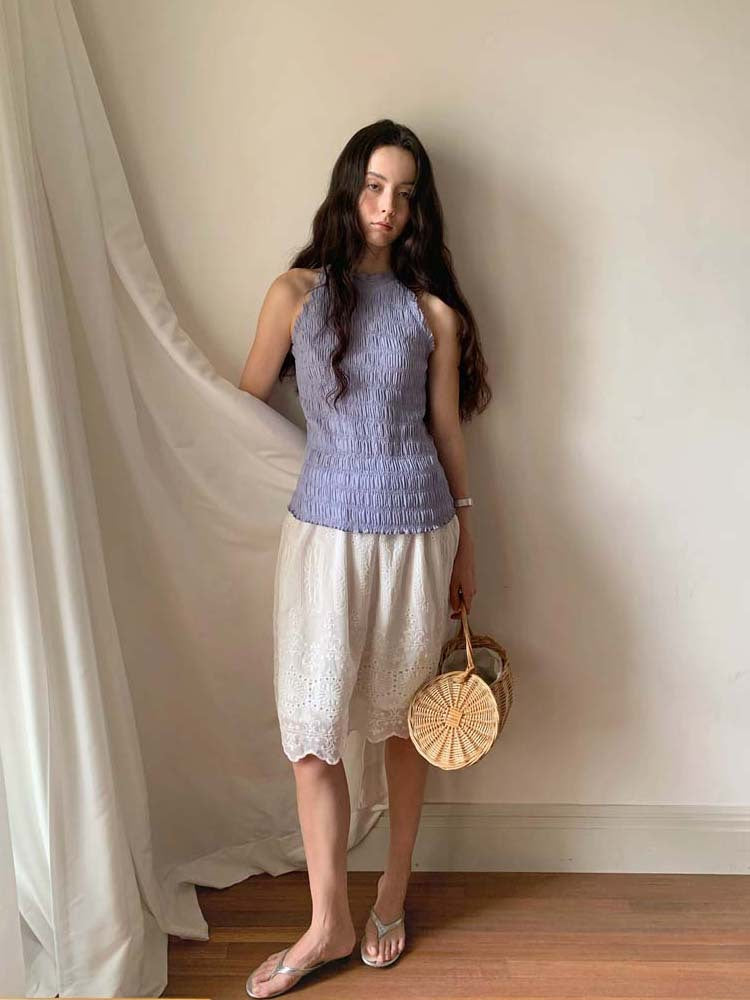 Dame elegant top med smocket look og feminine detaljer Stilla