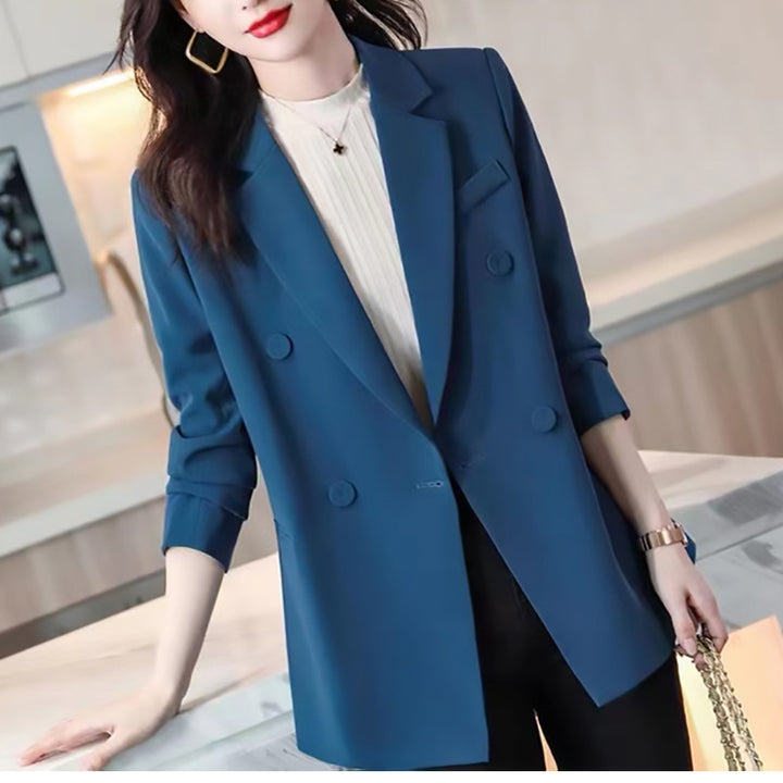 Dame moderigtig blazer med dobbelte knaplukninger og moderne detaljer Stilla