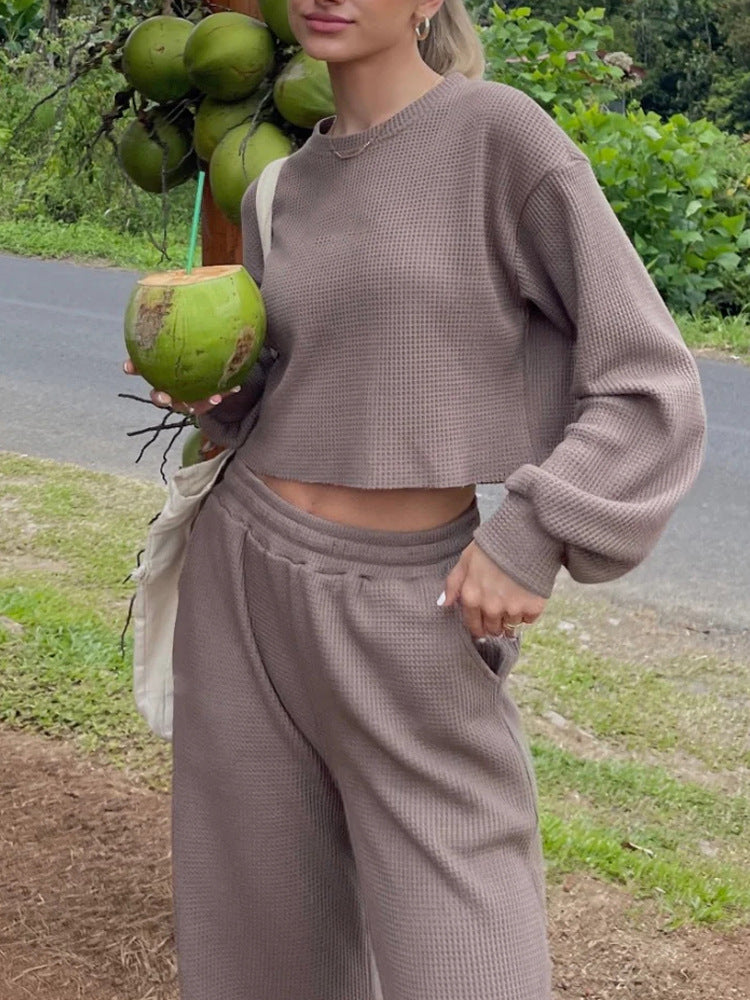 Kvinders afslappet sæt med cropped sweatshirt og brede bukser Skovae