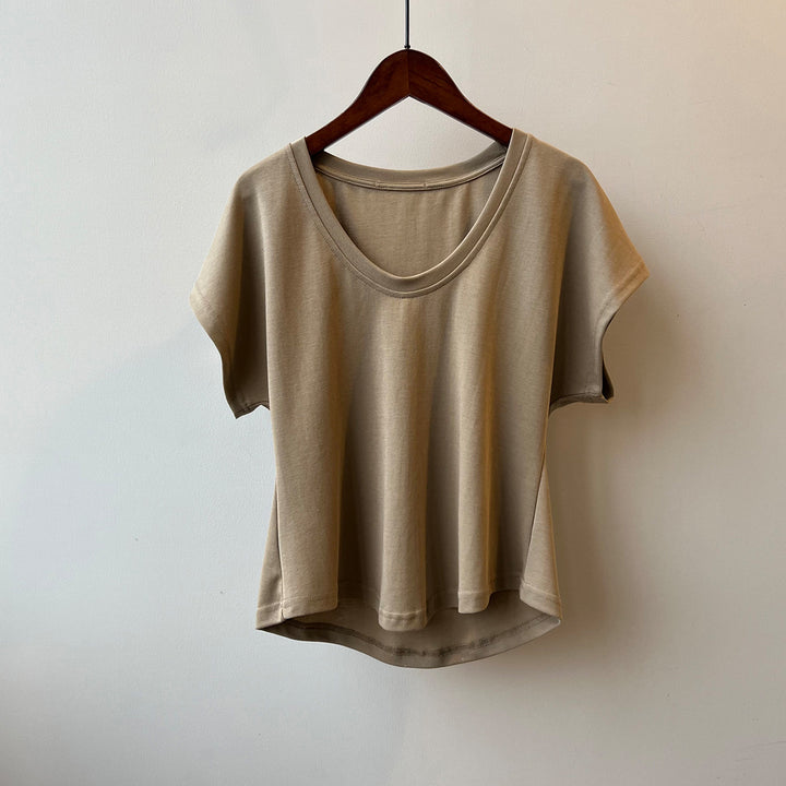 Dame afslappet T-shirt med bred rund halsudskæring og komfortabel pasform Stilla