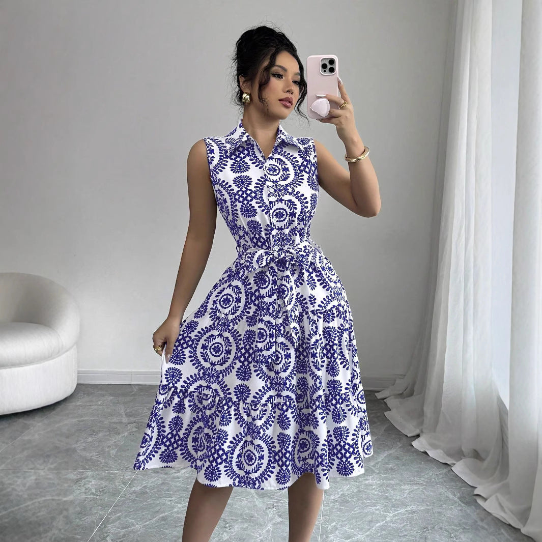 Dame sommerligt knælangt kjole med floral print og bånd Stilla