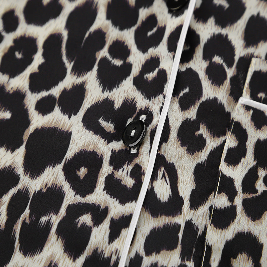 Dame lounge-sæt i leopardmønster med elegant snit og kvalitetsstof Stilla
