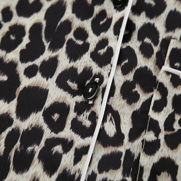 Dame lounge-sæt i leopardmønster med elegant snit og kvalitetsstof Stilla