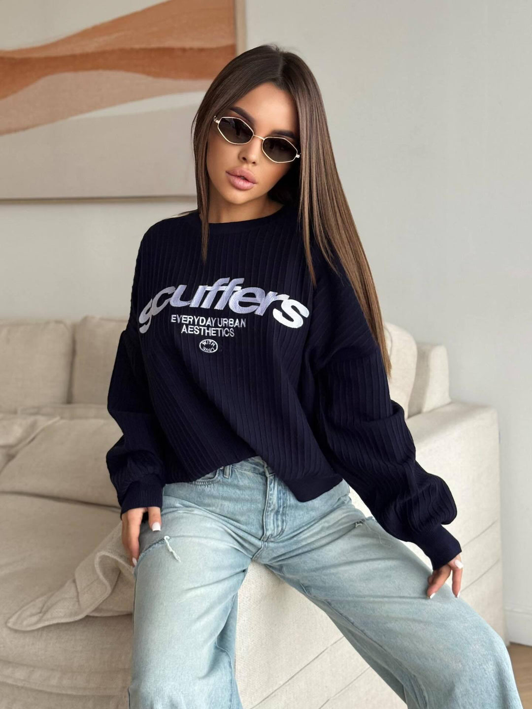 Kvinders sweatshirt med stilfuld skrift og trendy ribbet tekstur Stilla