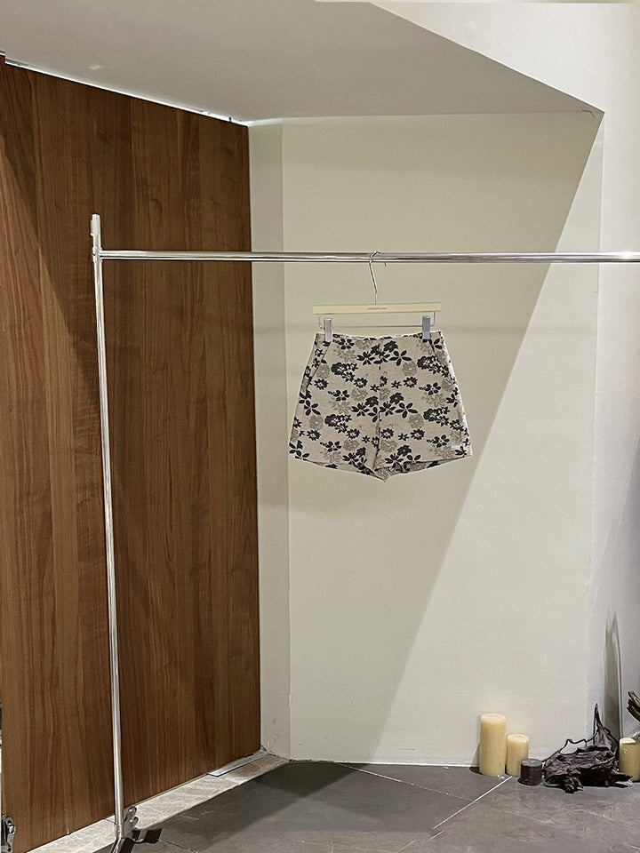 Dame mode blomster-shorts lavet af bæredygtigt materiale Stilla