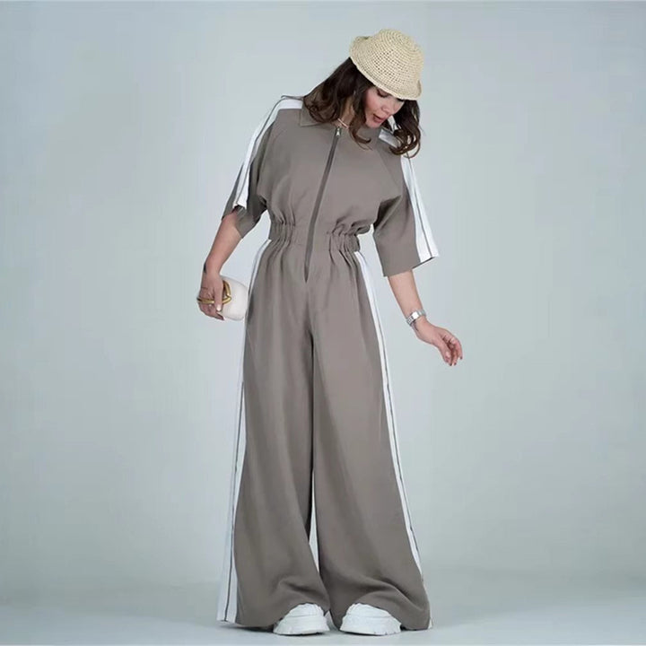 Kvinders lang jumpsuit med talje og kontraststriber