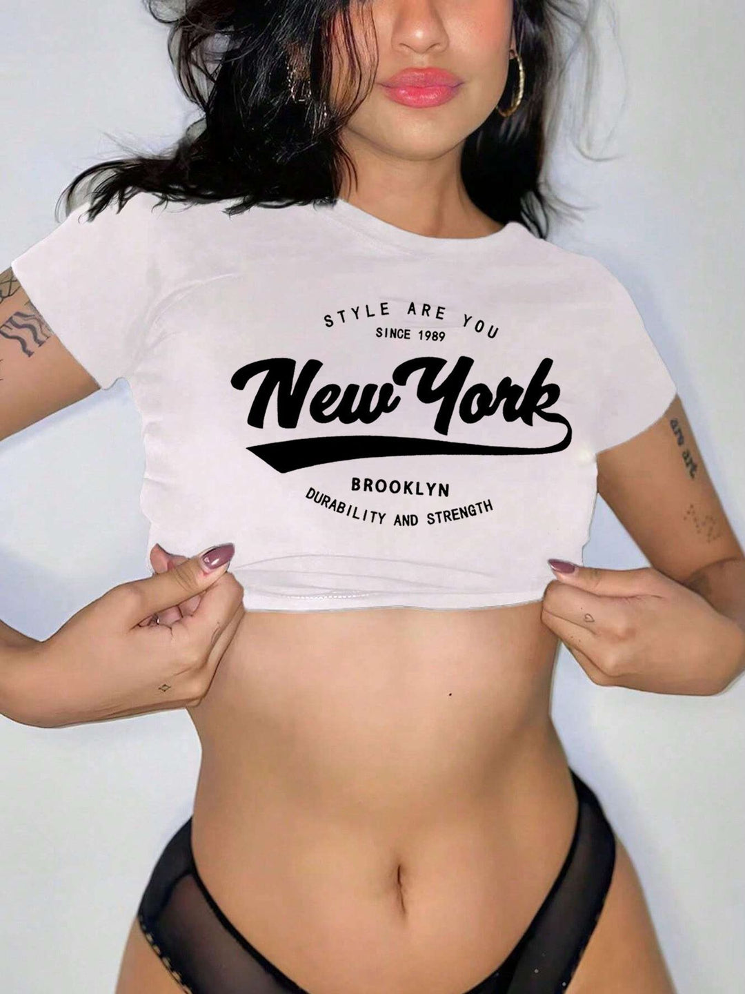 Dame Crop-T-Shirt med kreativ New York tryk Skovae