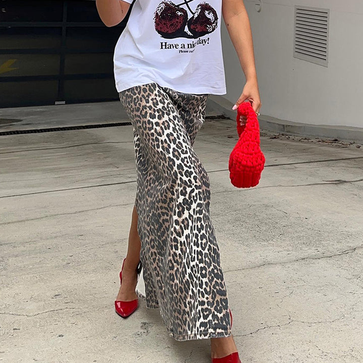 Dame maxiskørt med elegant leopardmønster og sideslids Stilla