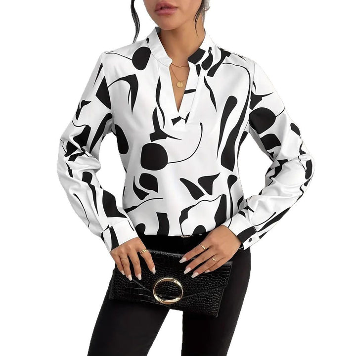 Damebluse med moderne grafisk design og afslappet pasform Stilla