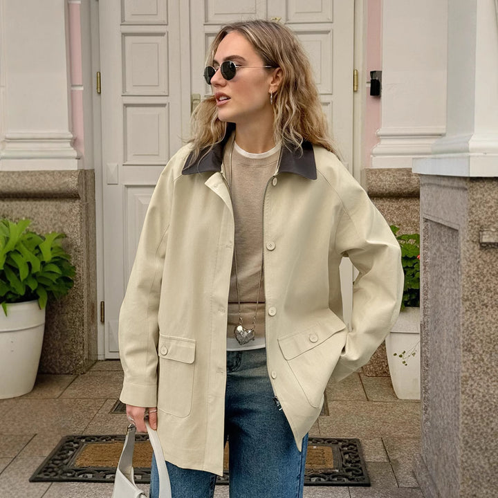Dame Oversized Blazerjakke i let materiale med praktiske lommer og klassisk krave Stilla