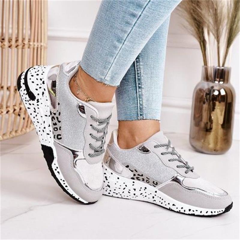Dame Sporty Sneakers med glitrende overflade og modebevidst design Stilla