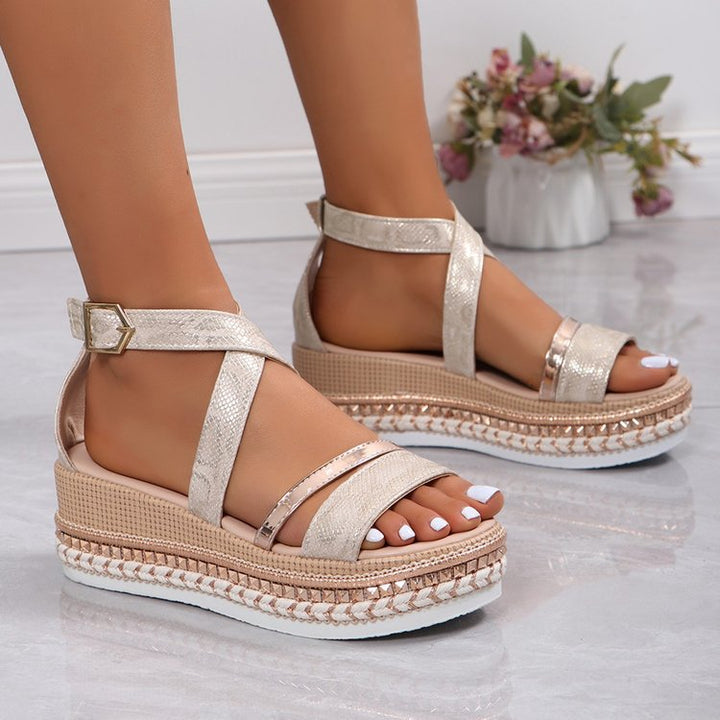 Dame wedge-sandaler med justerbare stropper og moderigtig bast-look Stilla