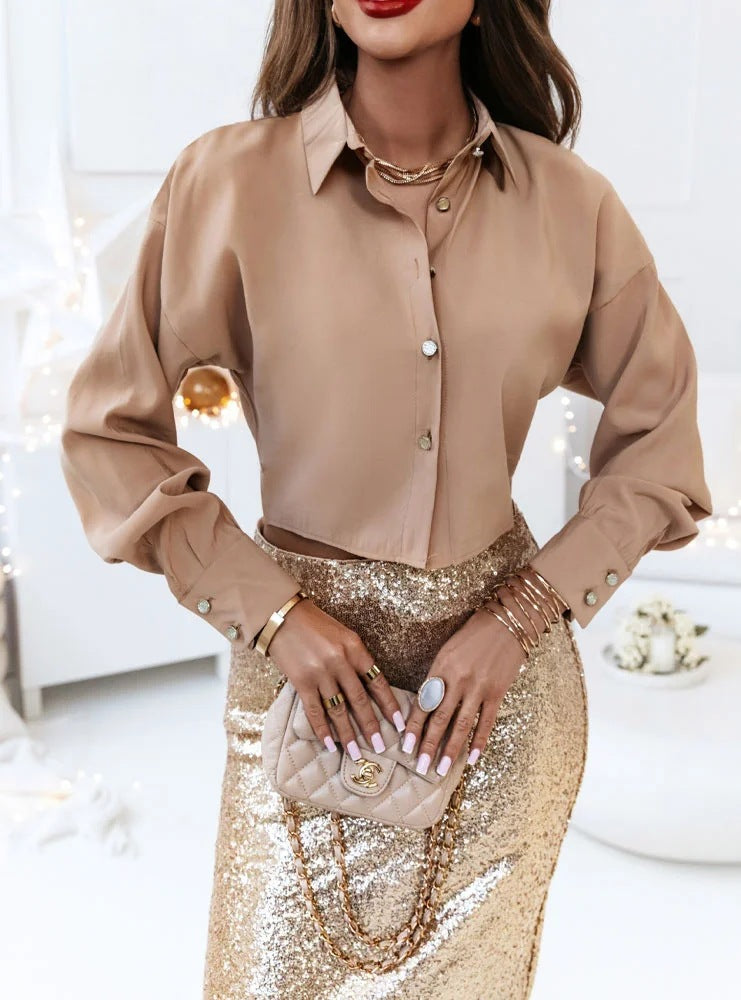 Dame Silke Bluse med elegante knapdetaljer og bredt skårede ærmer Stilla