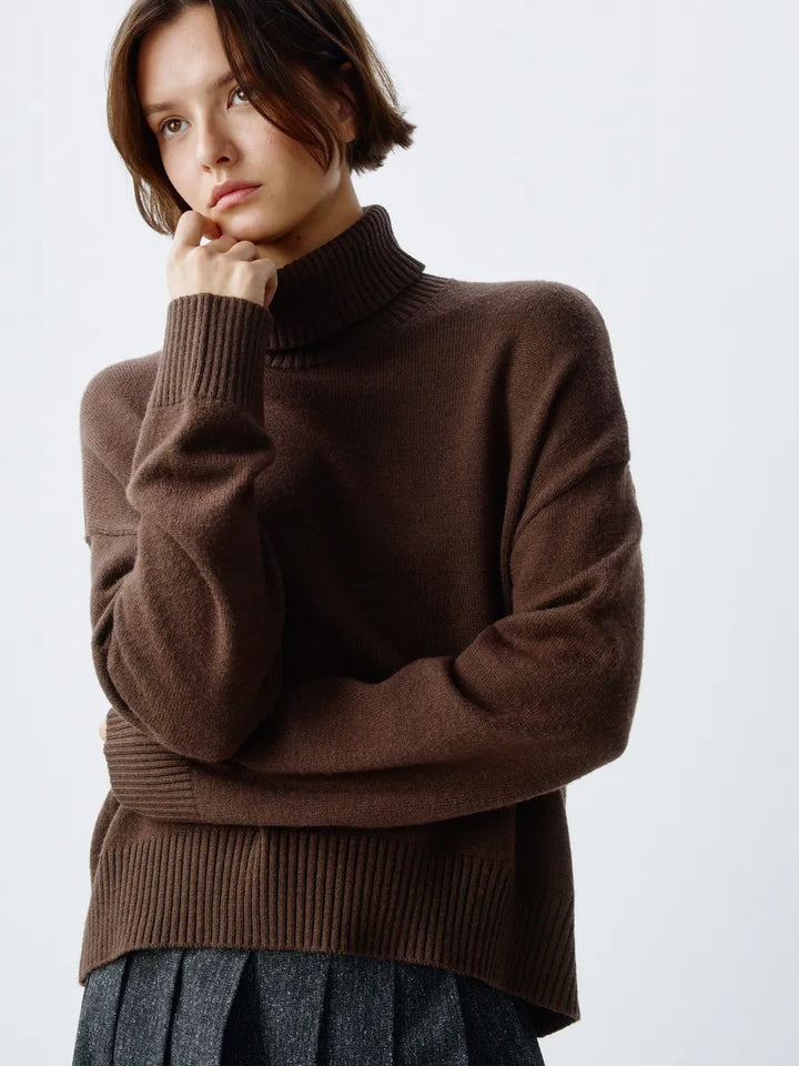 Dame Cozy Turtleneck Sweater med Oversized Snit og Fin Ribstruktur Stilla