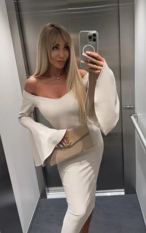 Dame Off-Shoulder Kjole med elegante klokkeærmer og tætsiddende snit Stilla