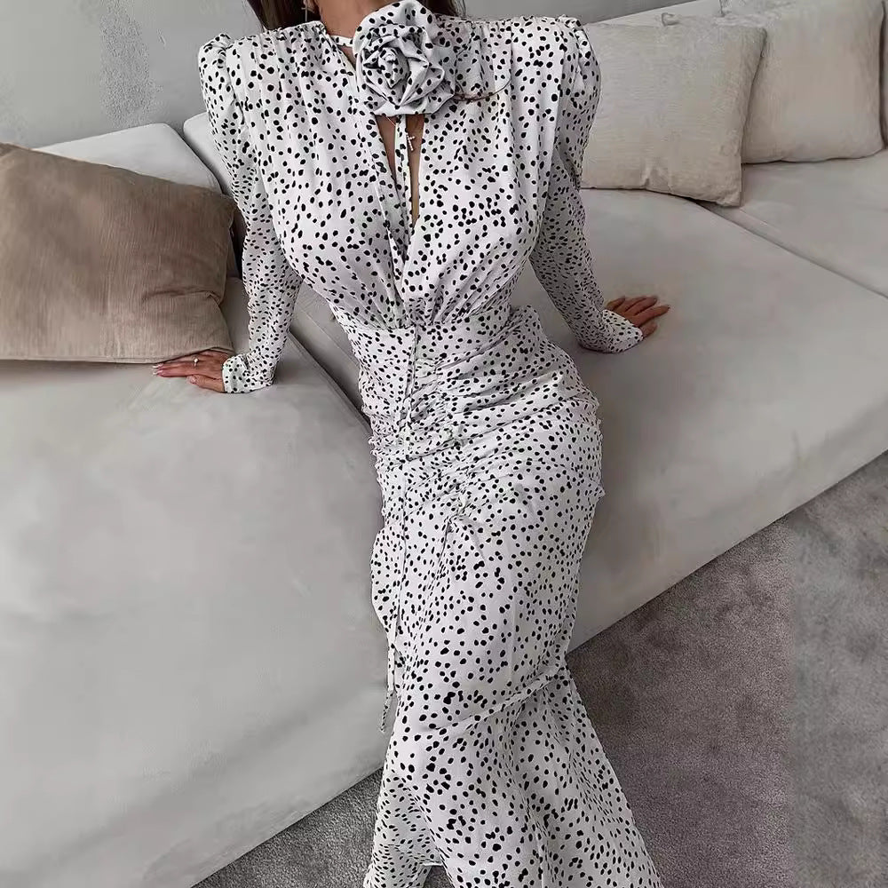 Dame Midi-kjole med elegante flæse detaljer og figursyet silhuet Stilla