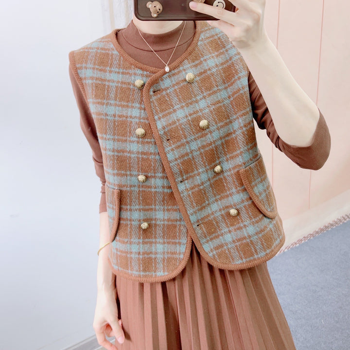 Dame Plisseret Maxikjole med moderne Oversized-Veste-Design og elegante Knapdetaljer Stilla