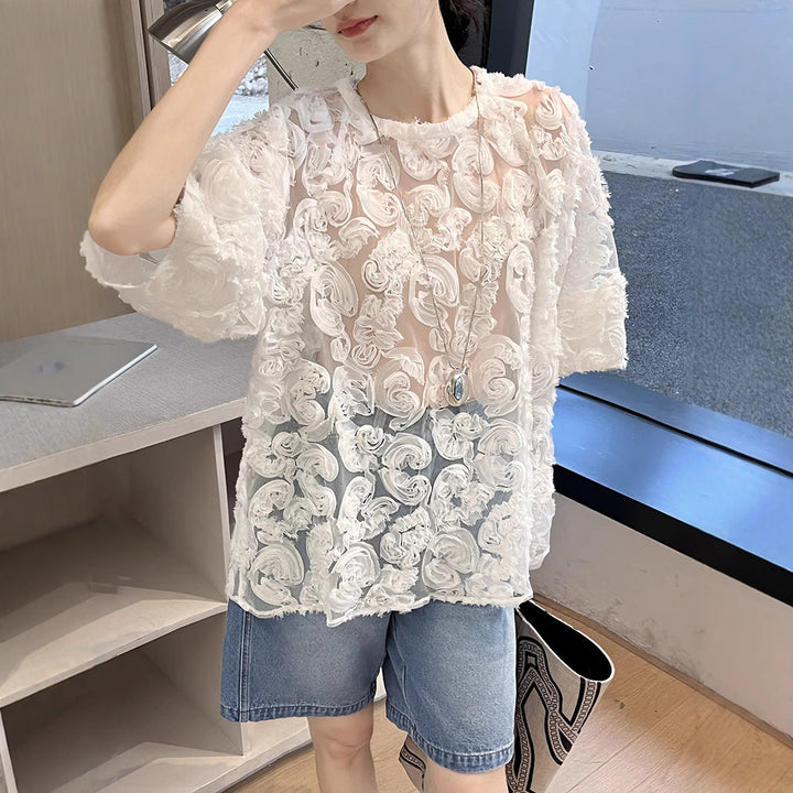 Damebluse med detaljerede 3D-blomsterapplikationer Stilla