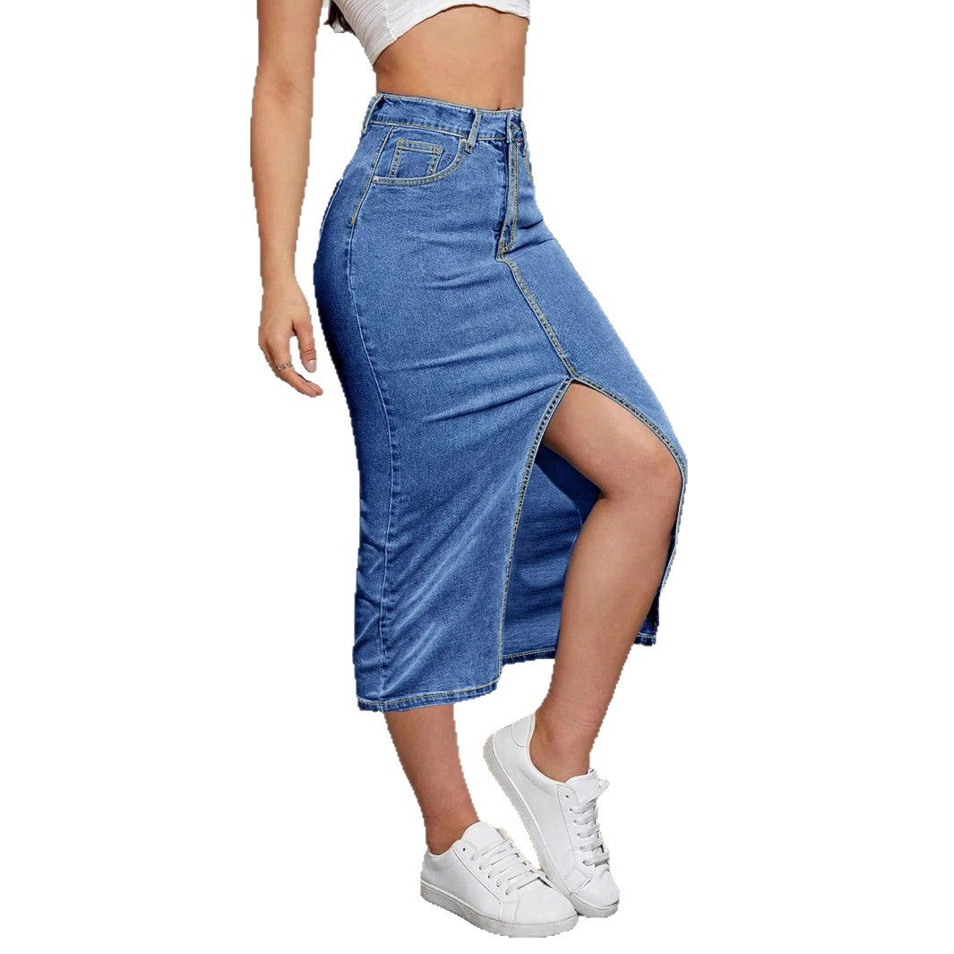 Dame midikjole i denim med figursmigrende design og praktiske lommer Stilla