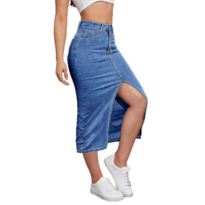 Dame midikjole i denim med figursmigrende design og praktiske lommer Stilla