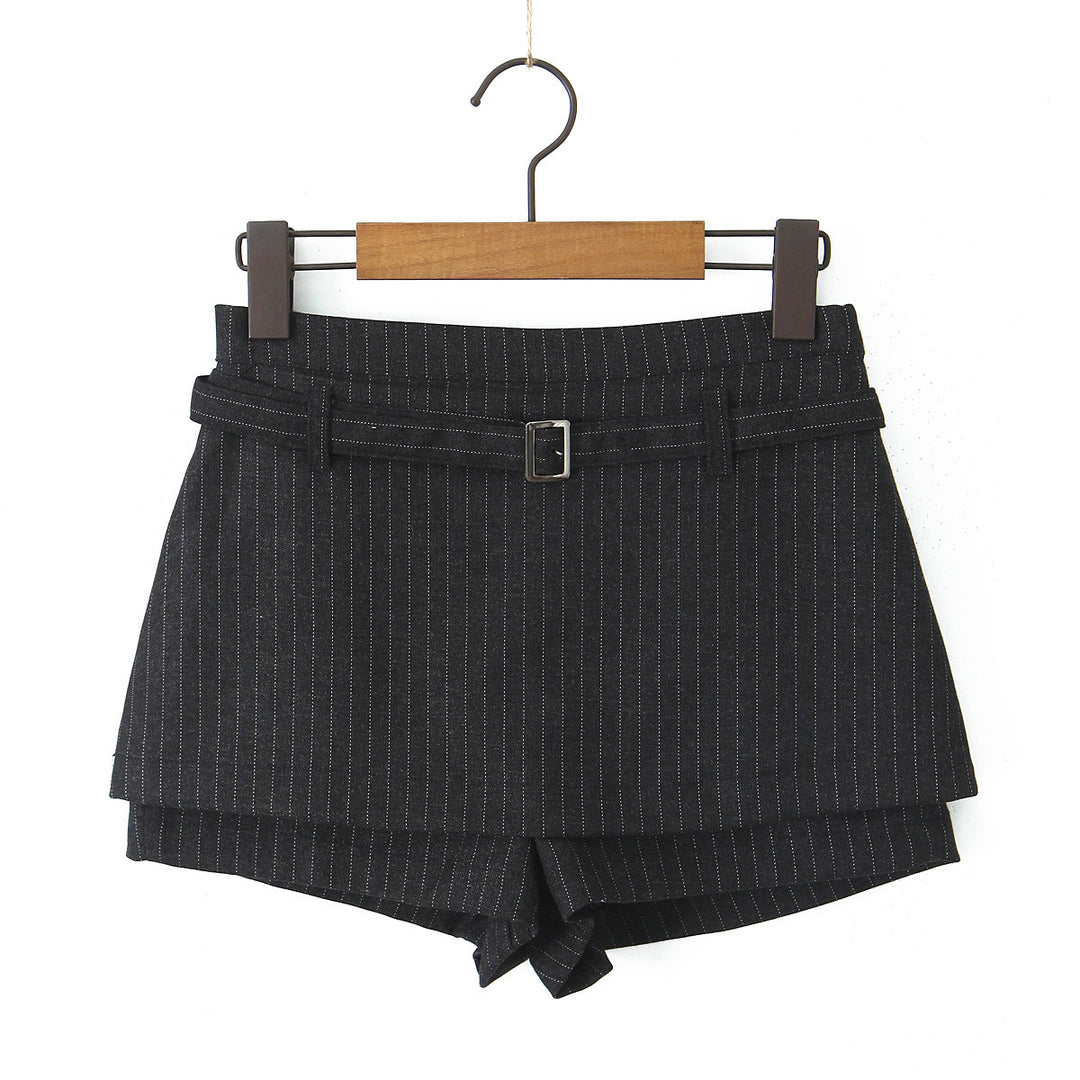 Dame elegante shorts med fine nålestriber og justérbart bælte Stilla