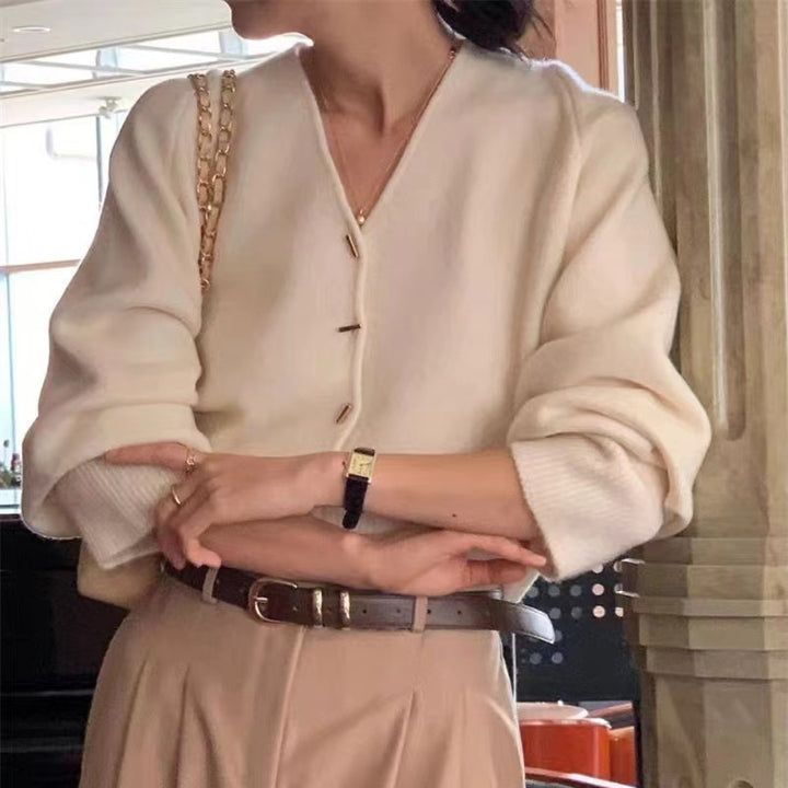 Kvinders cardigan med dyb V-hals og elegante knapper Stilla