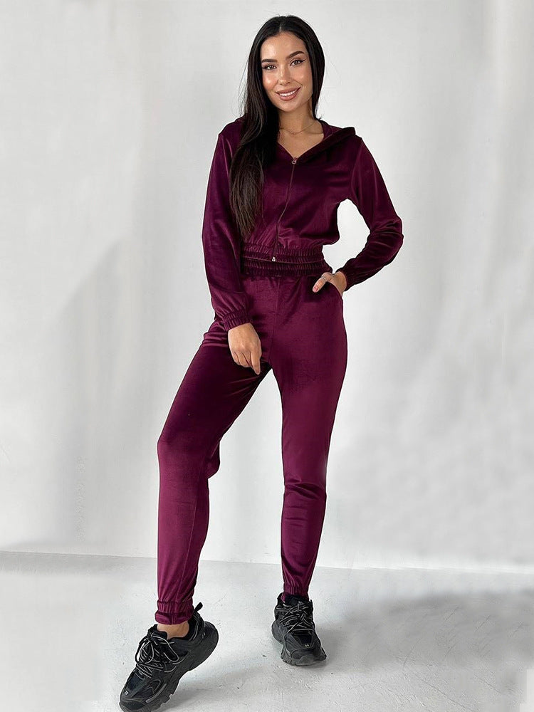 Kvindernes Velour Joggingdragt med Fashionabelt Cropped Design og Praktisk Lynlås Skovae