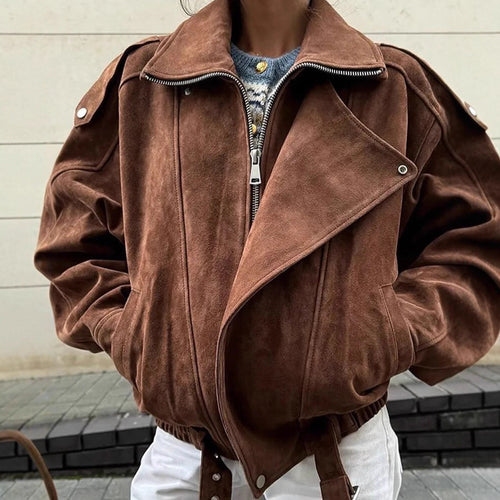 Dame mode kort jakke i urban stil med høj krave og skulderdetaljer Stilla