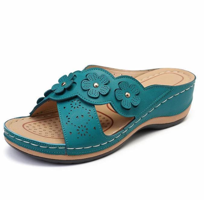 Dame Wedge-Pantoletten med blomsterapplikation og ergonomisk fodseng Stilla