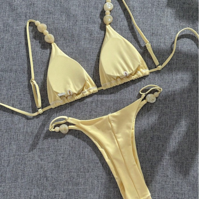 Dame triangel-bikini med dekorative perleaccentuer og fint minimaldesign Skovae